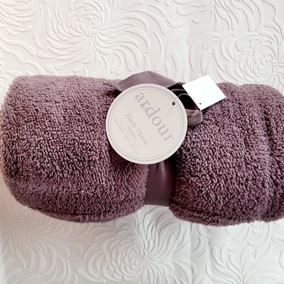 Aardour plush throw - Picture 2 of 4